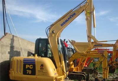 二手挖掘機(jī)選購指南 上海功勤工程機(jī)械為您提供全國包運(yùn)的優(yōu)質(zhì)二手60、70、120、200型挖掘機(jī)