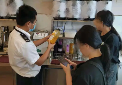高顏值網(wǎng)紅茶飲花哨好看 但喝起來對(duì)身體未必友好!
